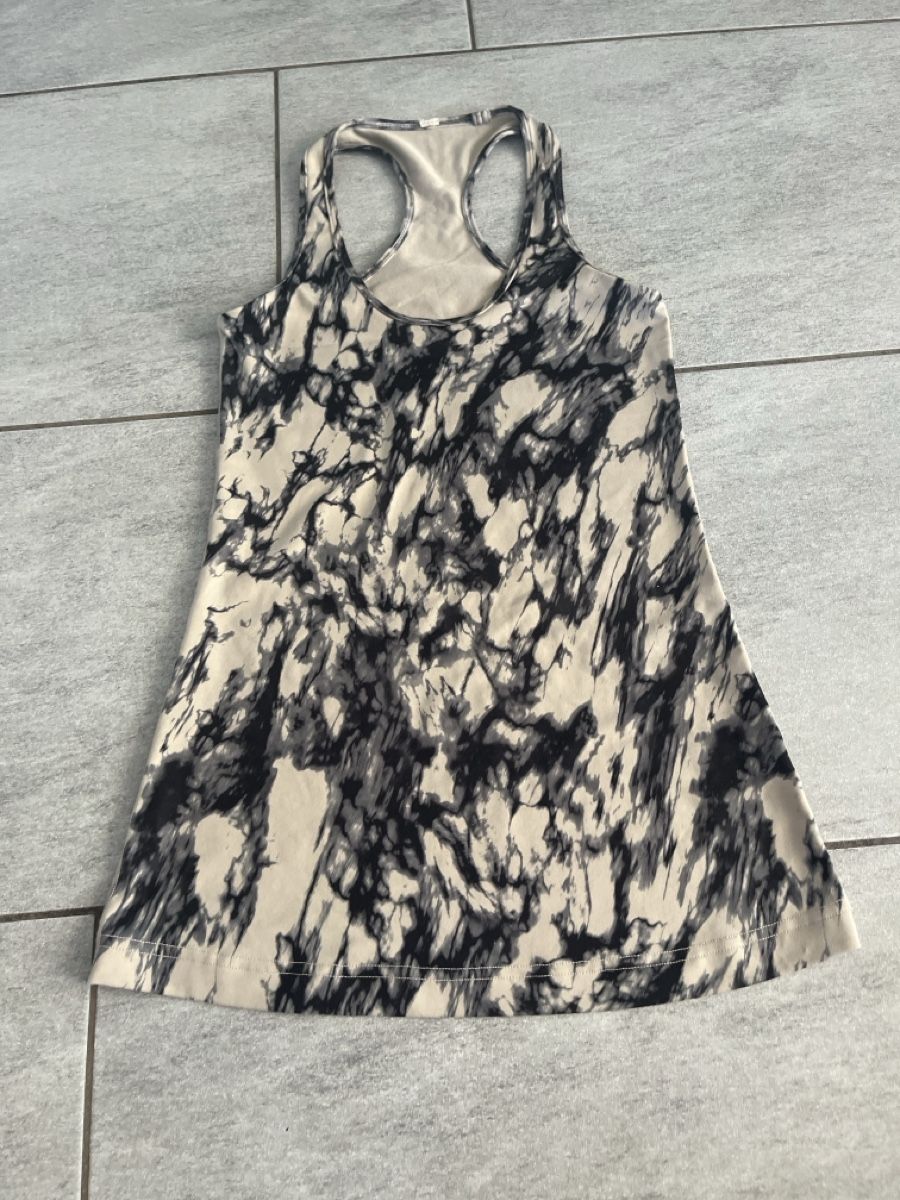 Lululemon Tops: Lululemon Tank Top Size 6  – Gebraucht aus Esslingen von Yanafuchs