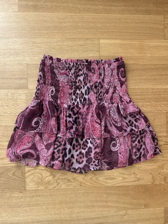 Guess Damen Rock mit Volants pink gemustert gebraucht
