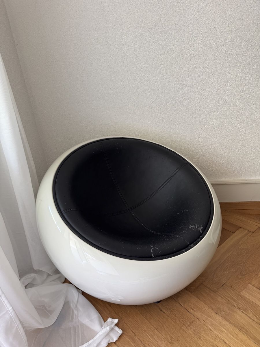Poltrone: Egg Pod Chair Style Eero Aarnio Schwarz/Weiss – Usato da Bern venduto da mikemikelehmann 1
