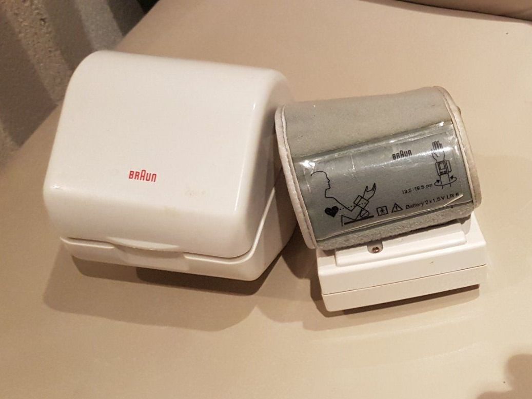 Attrezzature mediche: Blutdruckmesser – Usato da Grossaffoltern venduto da Sanchi 2