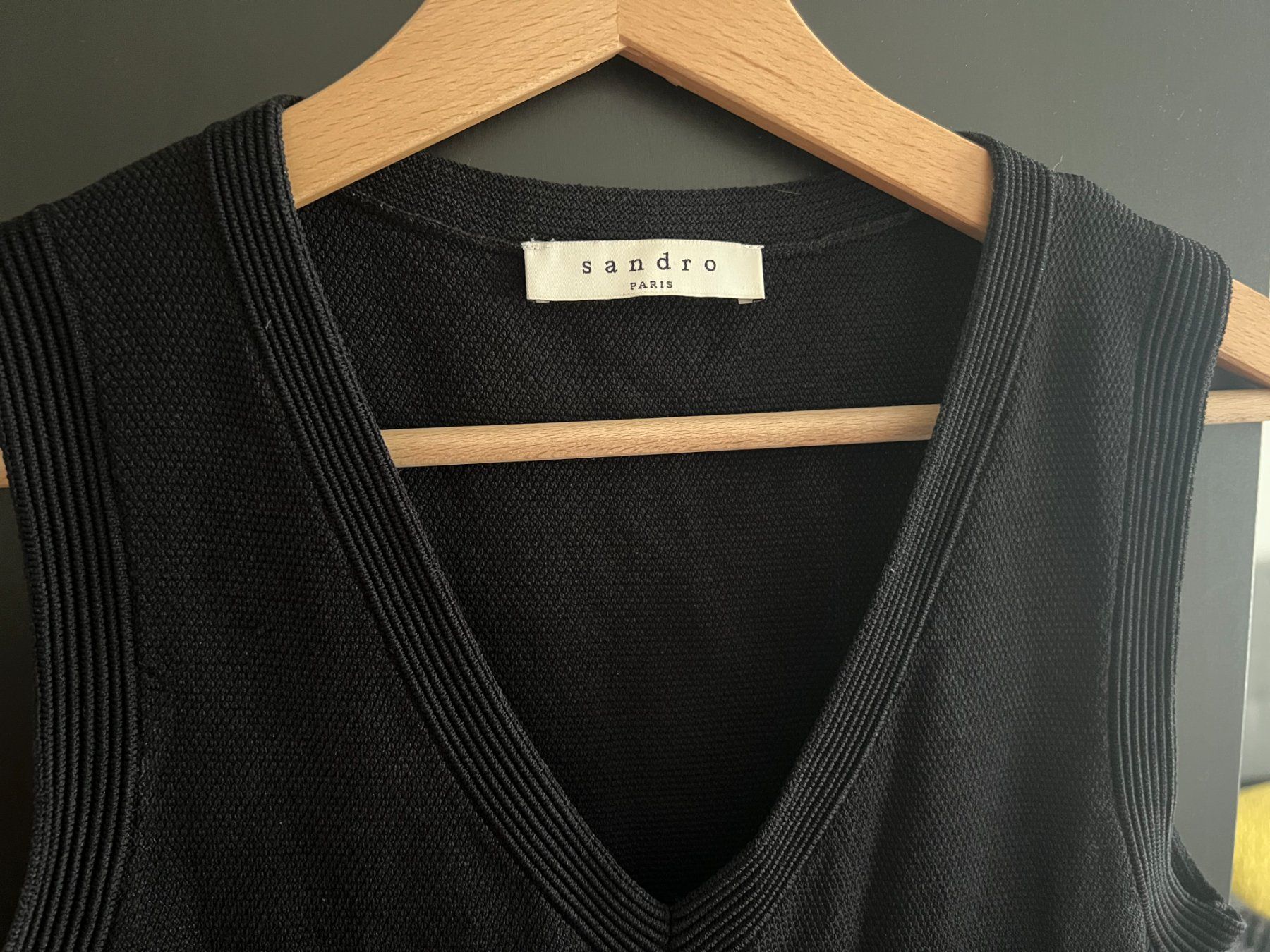 Sandro Vestiti: Sandro black dress – Usato da Eysins venduto da oli_fc6r 1