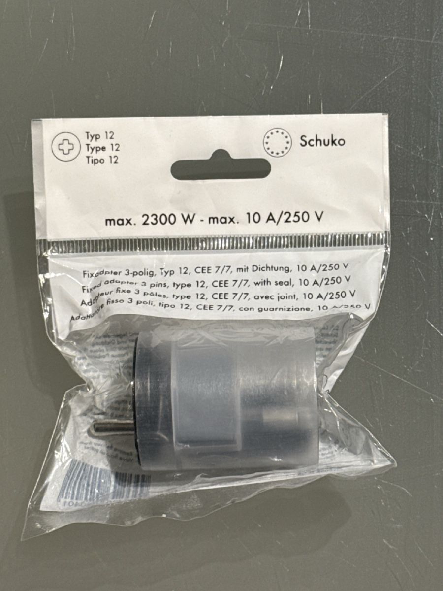 Laufwerke & Adapter: Schuko Adapter – Neu und originalverpackt aus Cadenazzo von nick995