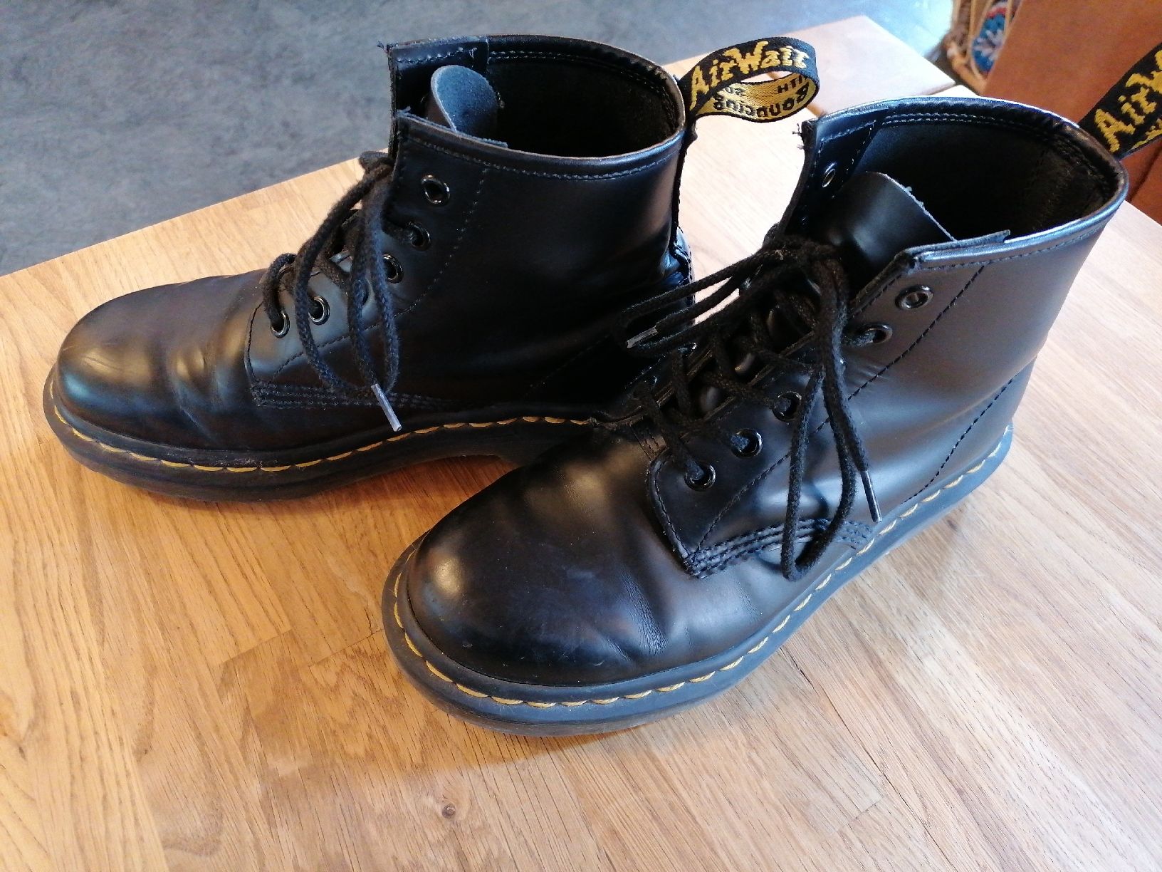 Dr. Martens Scarpe da donna: Dr. Martens schwarz 6-Loch – Usato da Leuk-Stadt venduto da See_Lin 5