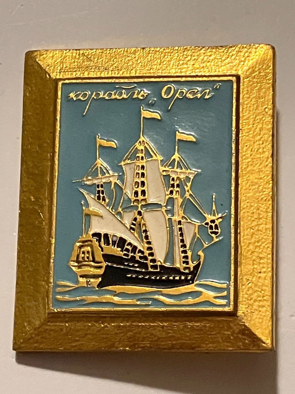 Plaketten & Abzeichen: 1 Anstecknadel Segelschiff "Open" UdSSR – Gebraucht aus Basel von djwwpp