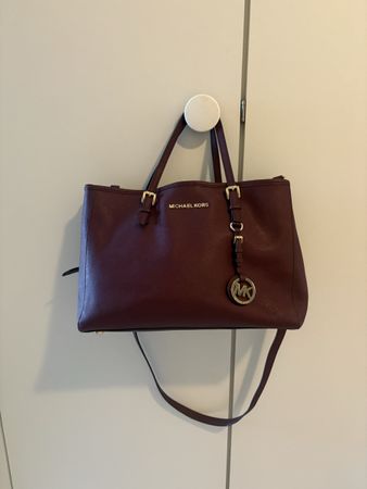 Sac Michael Kors bordeaux cuir femme.