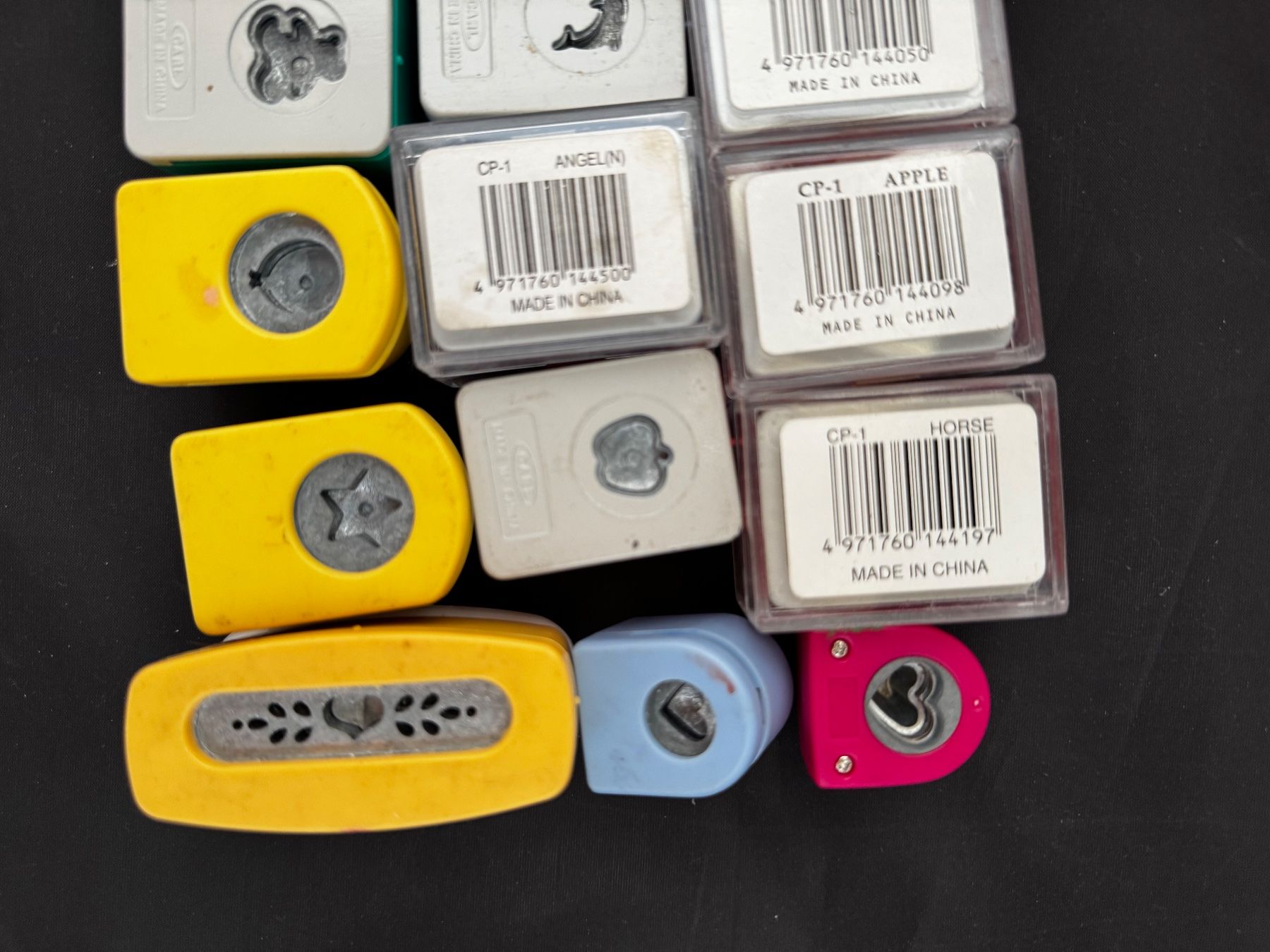 Kits de loisir créatif: Lot de 15 perforatrices Craft Punch etc diff modèle – D'occasion à Ovronnaz par Etagne68 8
