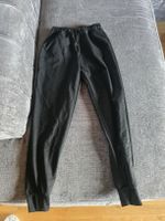 Schwarze Trainingshose, Grösse L, Bequem für Sport!