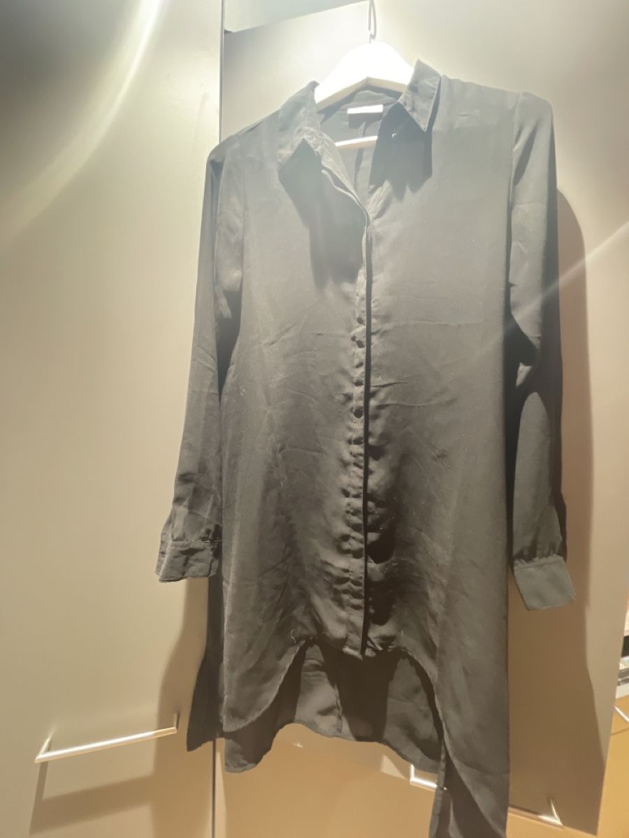 Only Blusen: Lange schwarze Bluse von Only, Gr. S – Gebraucht aus Arbon von llaauraa