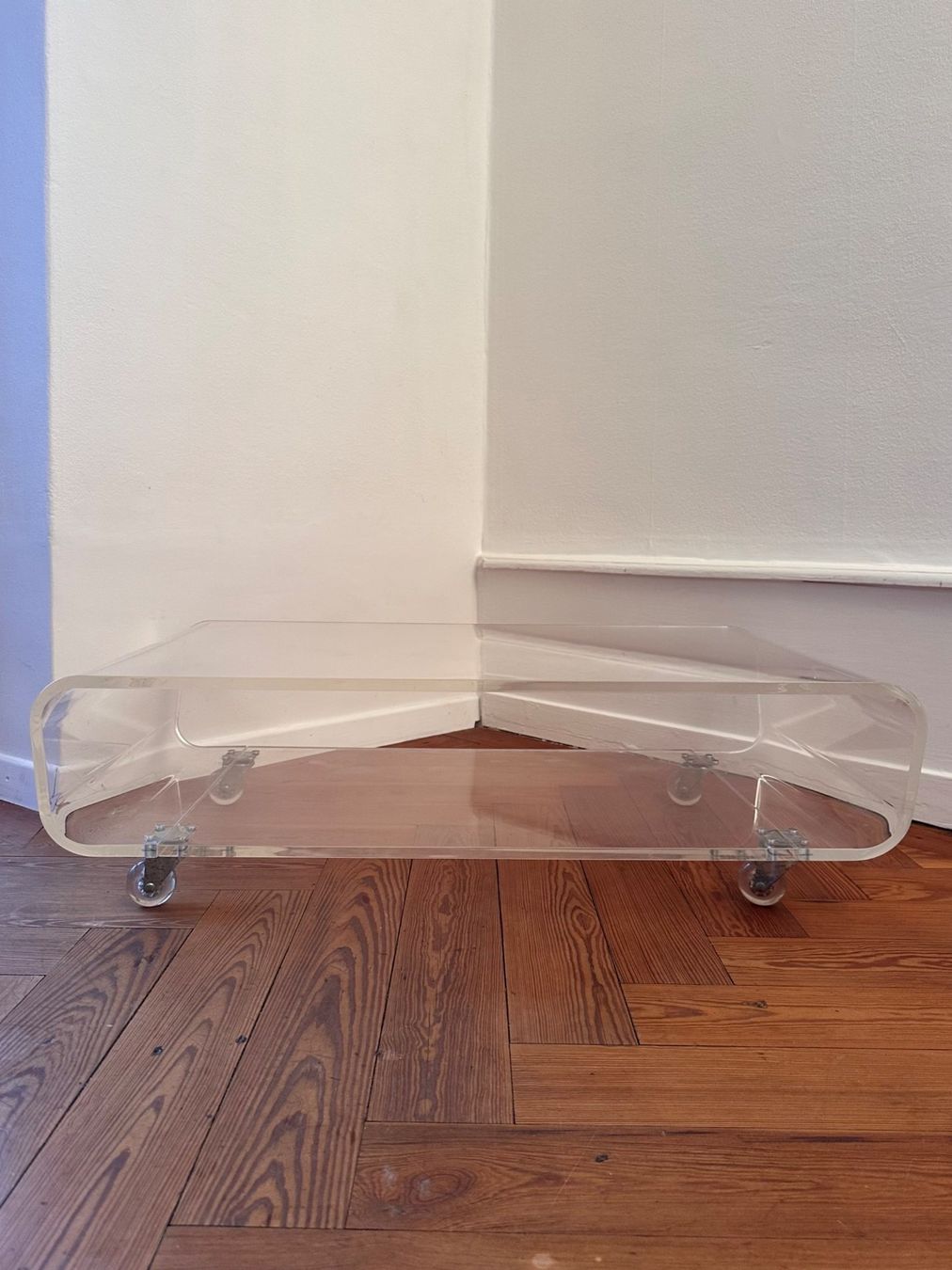 Tavoli: Table basse en plexiglas vintage 70–80 – Usato da Lausanne venduto da jul_v9ht 2