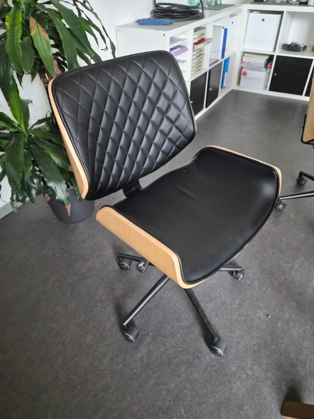 Sessel: 3 cool aussehende Lounge- oder Bürostühle – Gebraucht aus Elsau von heavypit