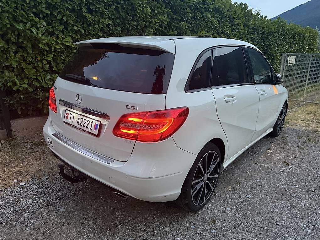 Autos: Mercedes B200 CDI Automatica – D'occasion à Melano par Nmasterx 2