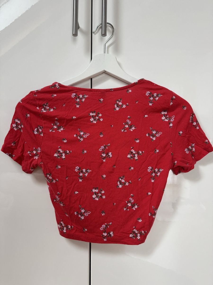H&M Camicette, T-shirt & Top: Crop Top mit Blumenmuster, Grösse XS – Usato da Maisprach venduto da jokoundklaas 2
