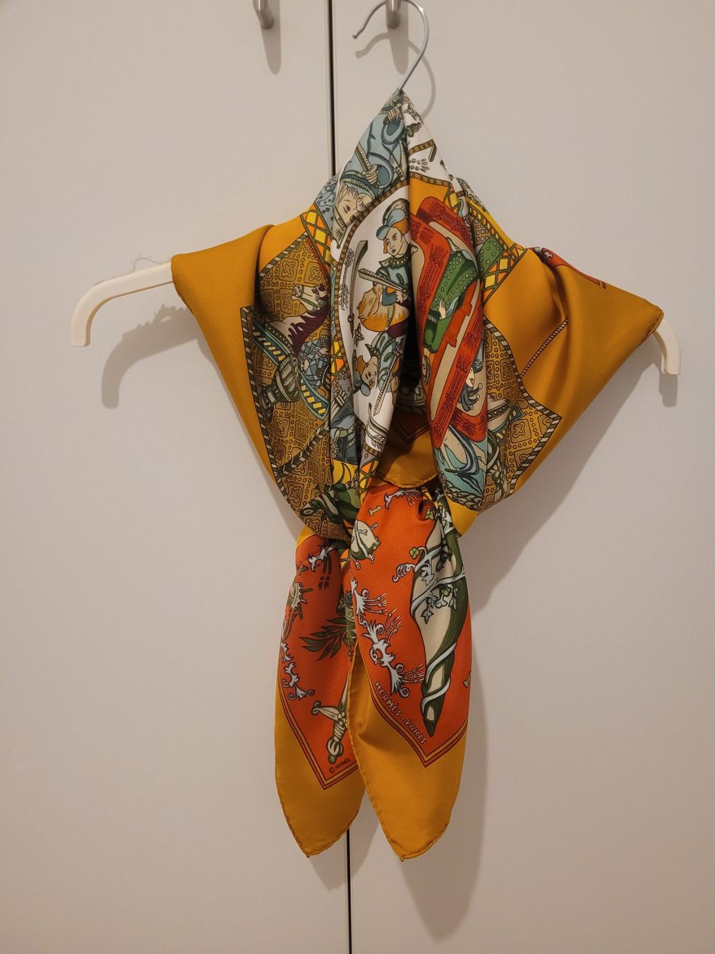 Hermès Foulard & Sciarpe: Foulard Hermès "Tarot" – Usato da St-Sulpice VD venduto da Piggy03 5