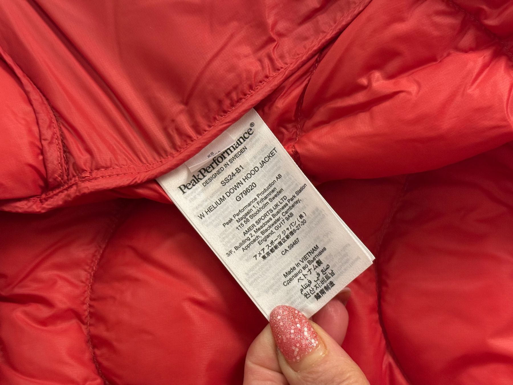 Giacche: Helium Down Hood Jacket Women - Peak Performance – Usato da Zürich venduto da SEDRAEN 7