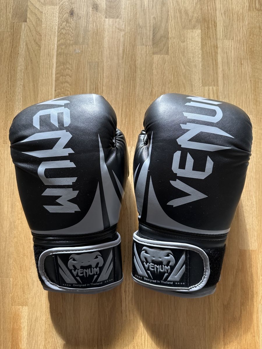 Handschuhe & Handstulpen: Venom Boxing Gloves 12oz Onesize – Gebraucht aus Zürich von