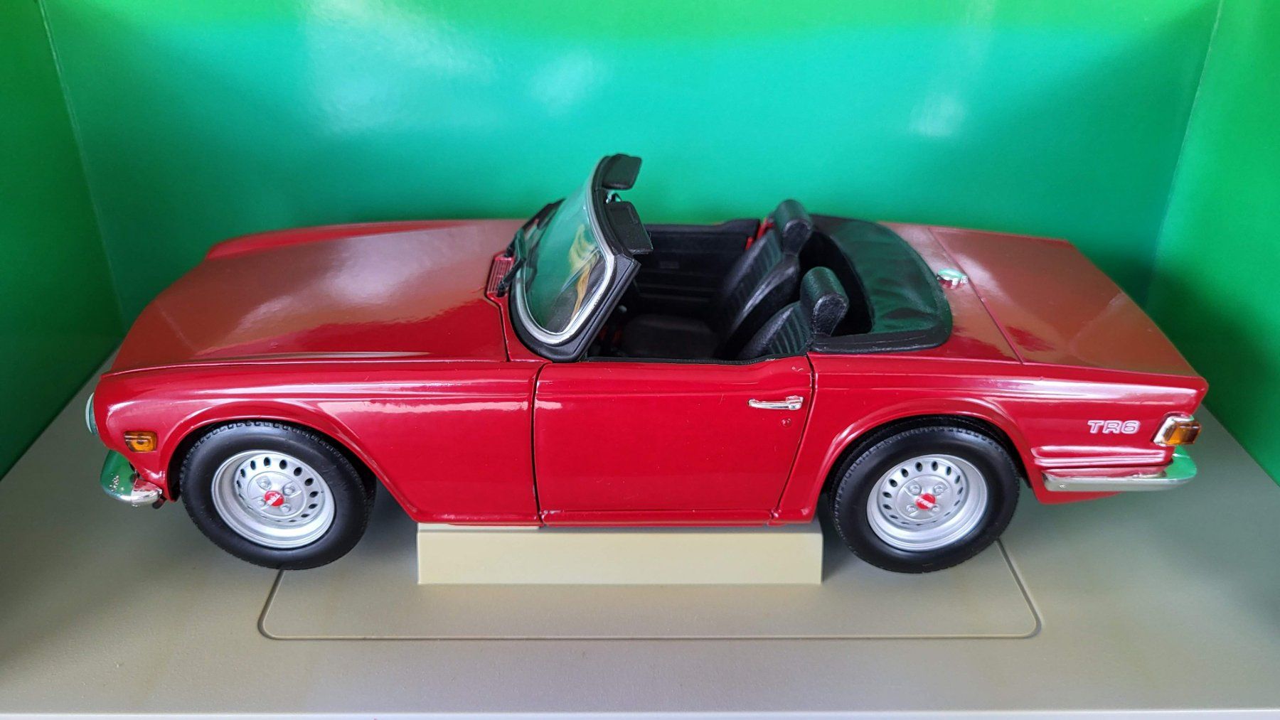 AMT/ERTL Modellautos: Triumph TR6 1:18 Ertl – Gebraucht aus Rothrist von Juana5
