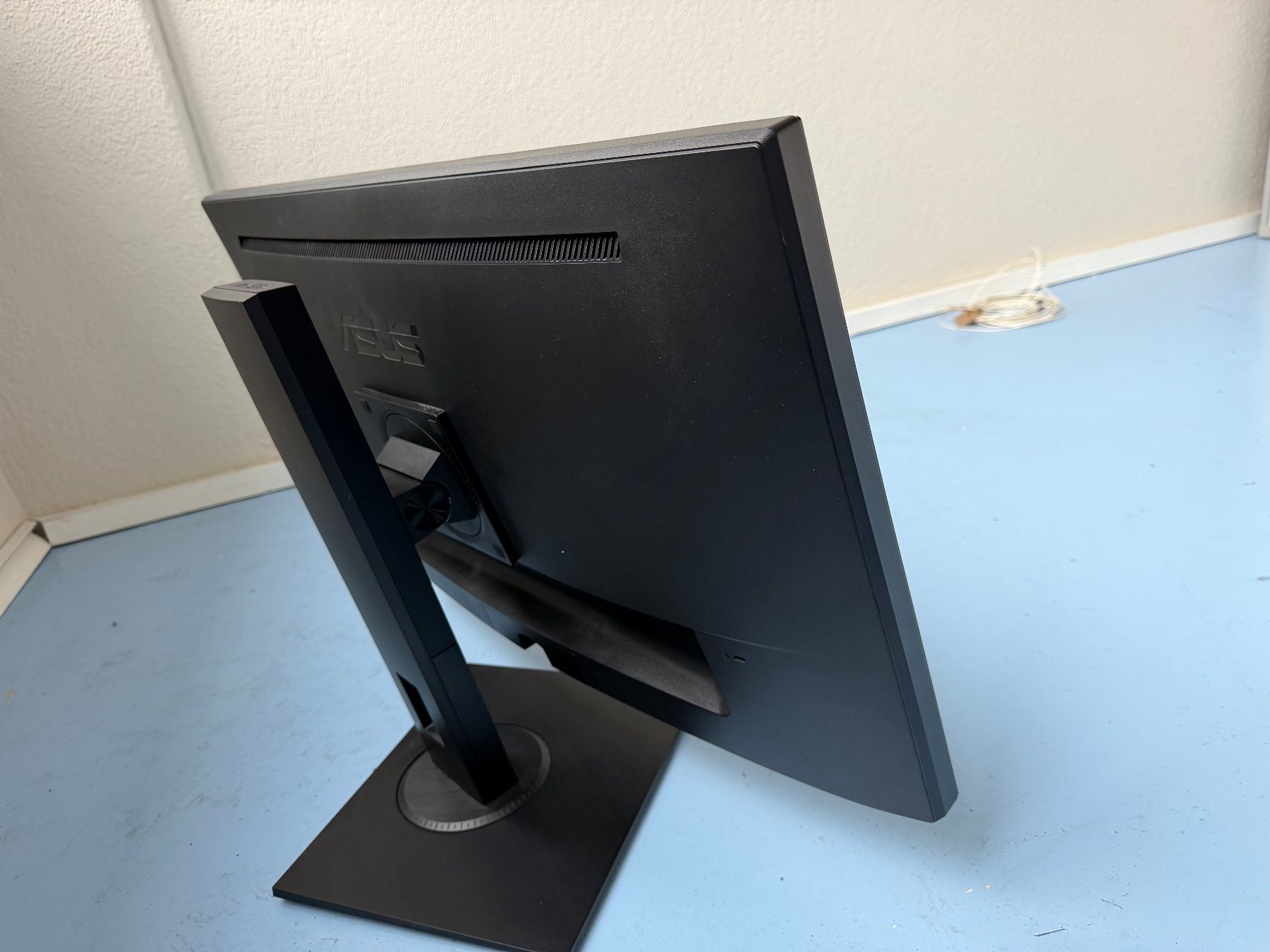 Asus Monitor: 2 ASUS Monitoren – Usato da Zürich venduto da mar_hs6l 2