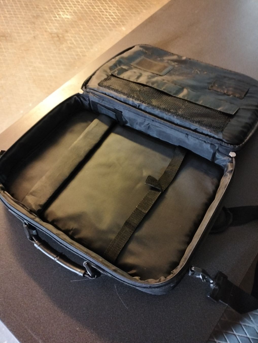 Taschen: Laptoptasche schwarz Marke "Nexus" Gebraucht – Gebraucht aus Termen von Zofingia01 1
