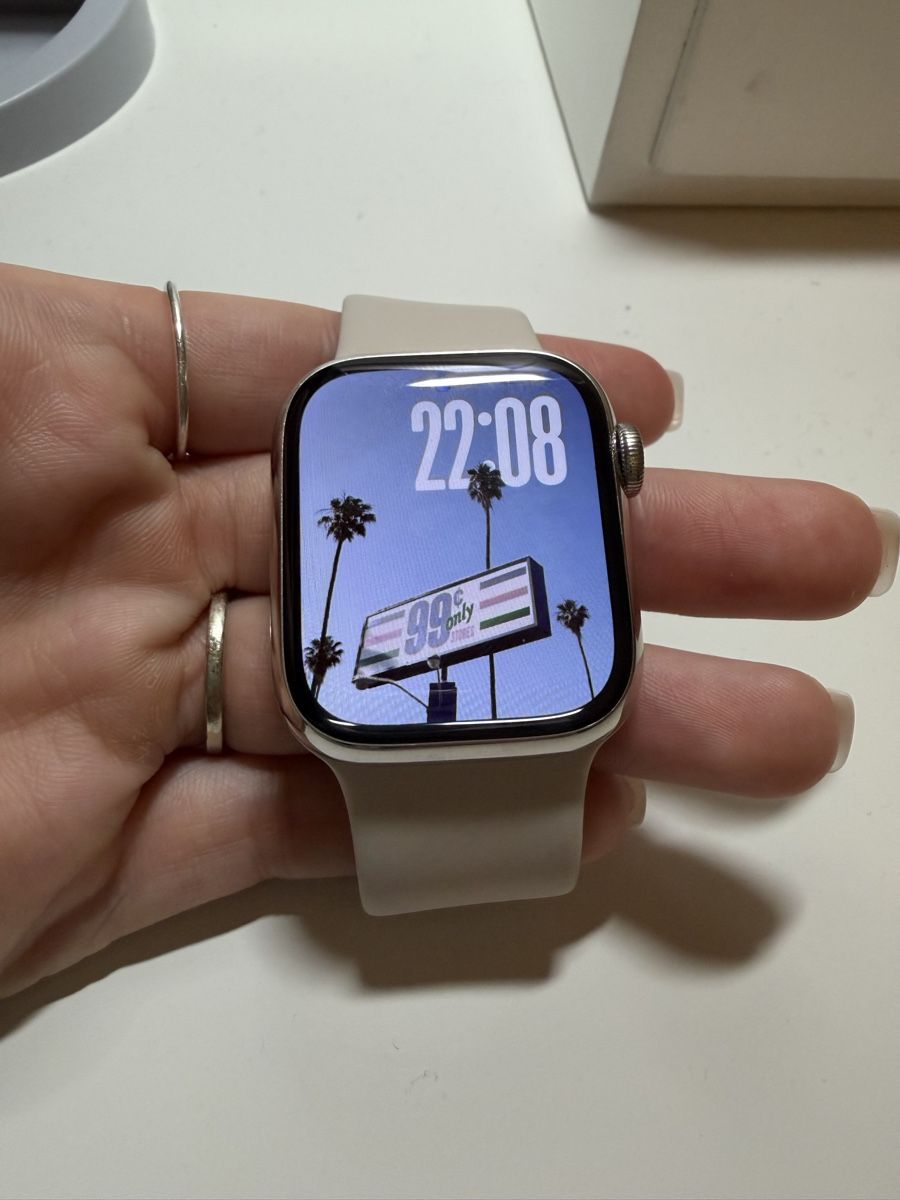 Apple Smartwatch: Apple Watch Series 8 Starlight, silber. – Usato da Luzern venduto da Lorena.haj 1