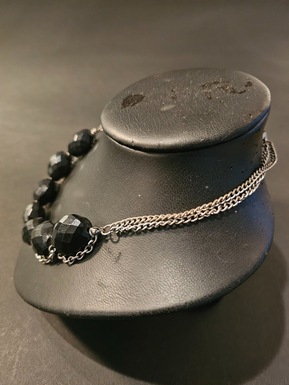 Catenine: Collier Perles noires à facettes et chaîne double Argentée – Usato da Basel venduto da Paloma6261 1
