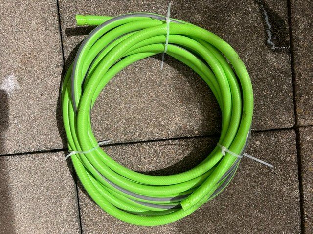 Tuyaux & tubes: Gartenschlauch 10 Meter – D'occasion à Niederglatt ZH par Zihli