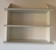 weisses Wandregal zu verkaufen