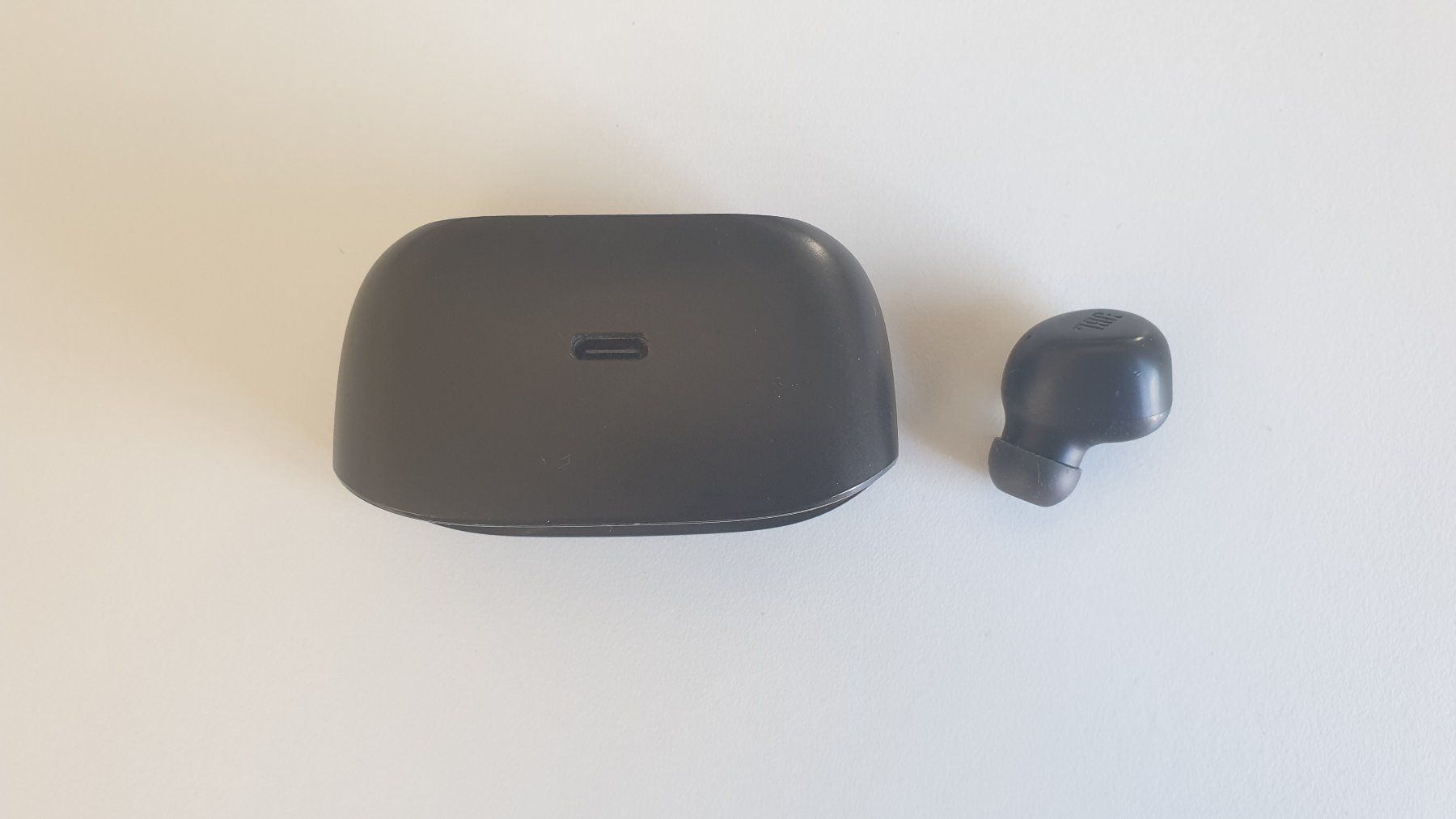 JBL Cuffie: JBL Ladeschale und 1 Kopfhörer – Usato da Stäfa venduto da Supertramp73 2
