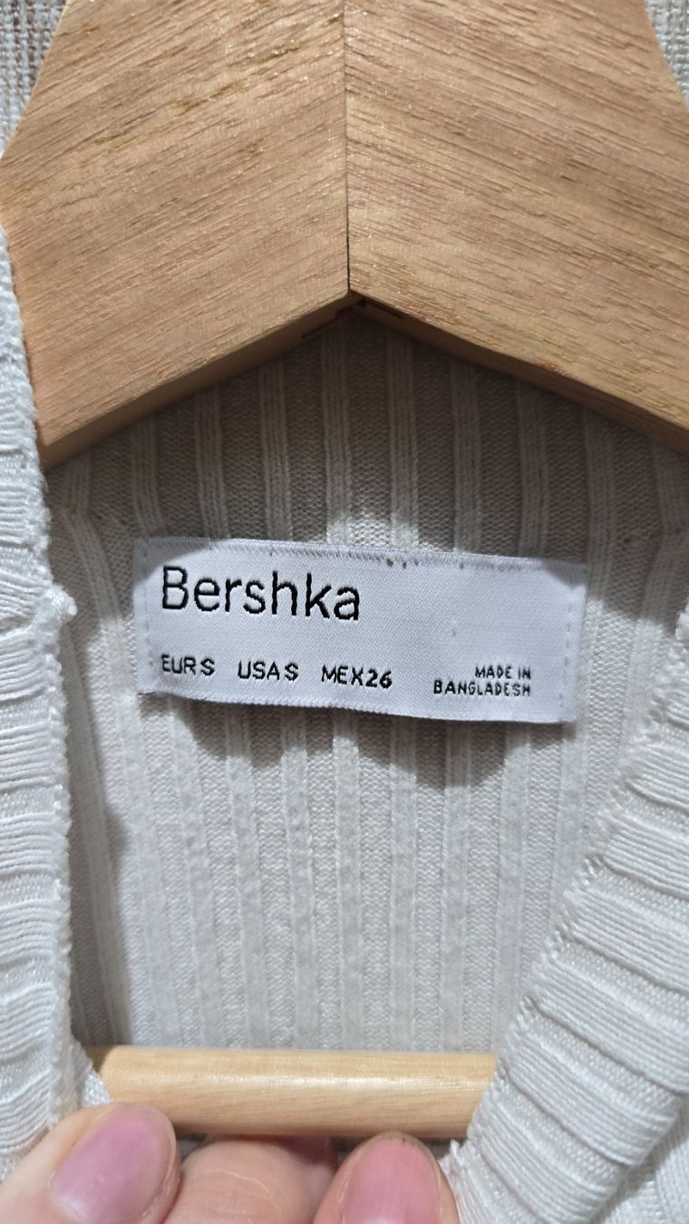Bershka Pullover & Sweatshirts: 🎉 Mock Neck Rippstrick Pullover - XS - Off-White – Gebraucht aus Thalwil von VitaMini 1