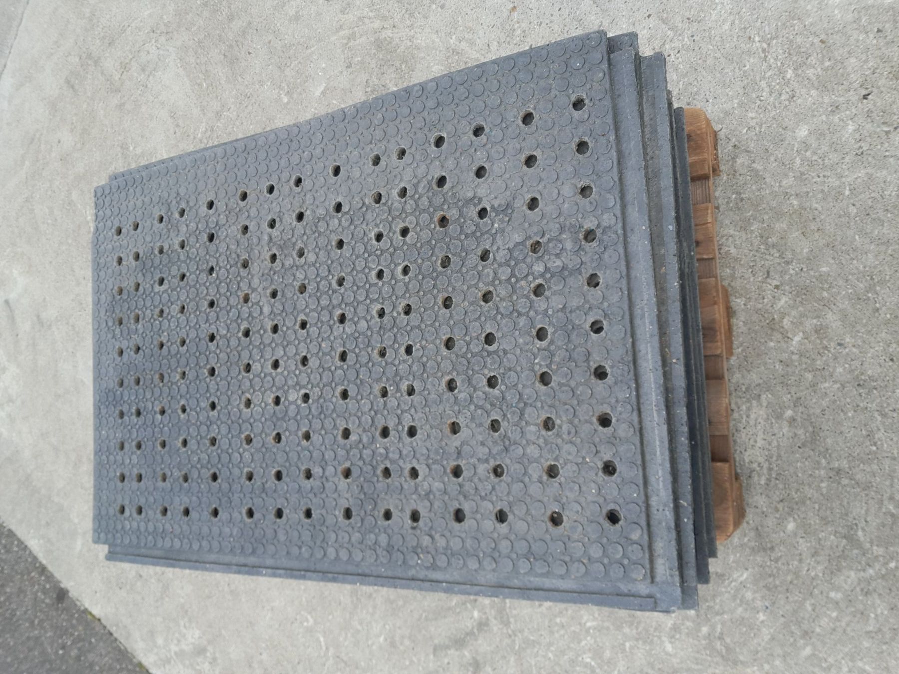 Piatti di portata: Multiplatten gelocht – Usato da Sörenberg venduto da marcel1083 1
