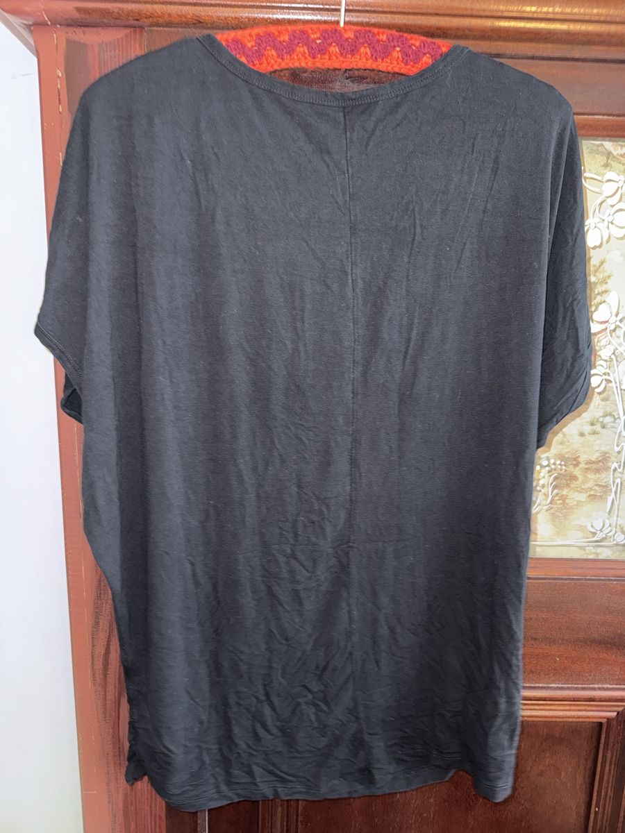 T-shirt: Tshirt mit Glitzersteinchen  – Usato da Obfelden venduto da cesarina10 3