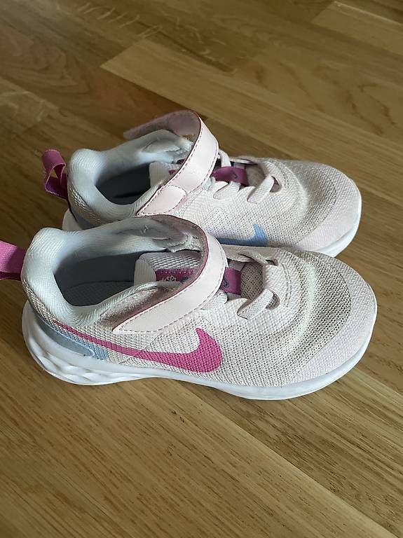 Scarpe per ragazze: Nike Schuhe Gr 25 – Usato da Zürich venduto da Brooke