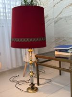 ✨ Elegante Vintage-Stehlampe mit rotem Lampenschirm ✨