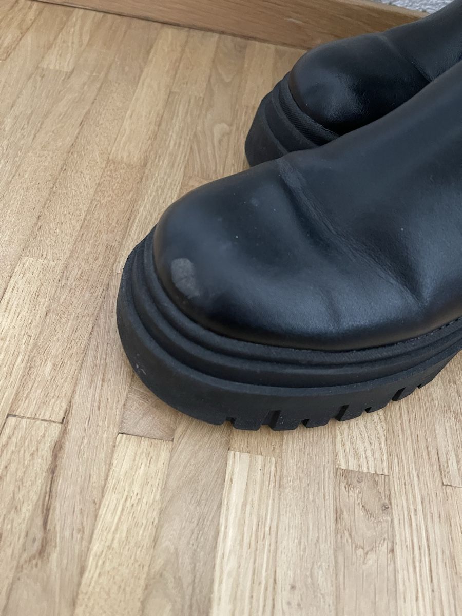 Scarpe da donna: Schwarze Winterstiefel mit Profilsohle, Grösse 36 – Usato da Stallikon venduto da oez6e 2