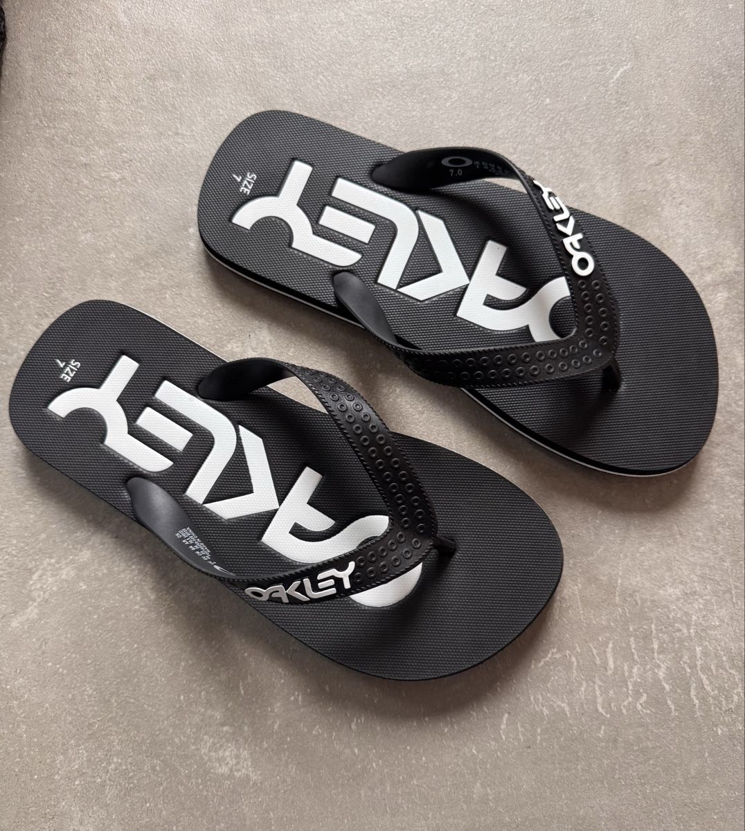 Oakley Scarpe per ragazzi: Oakley Flipflops Gr. 7 – Usato da Buchs SG venduto da Scheni71