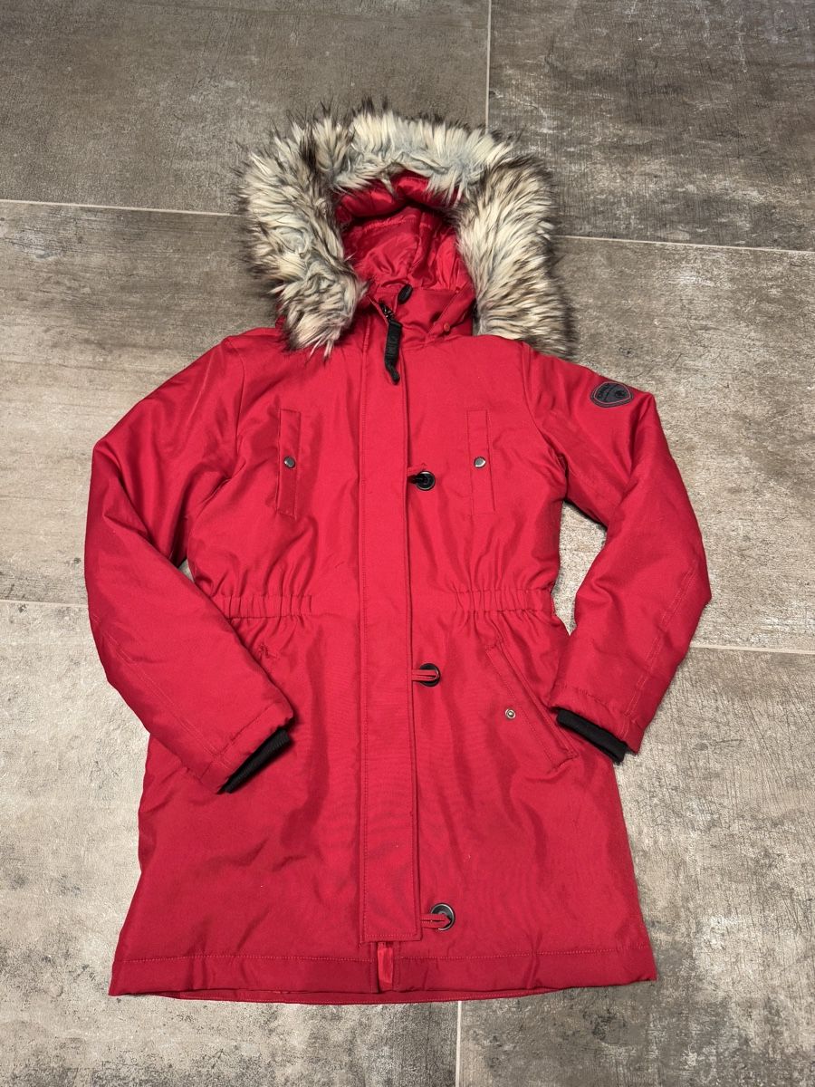 Only Giacche: Rote Winterjacke mit Kunstfellkapuze – Usato da Sempach venduto da Chanti__