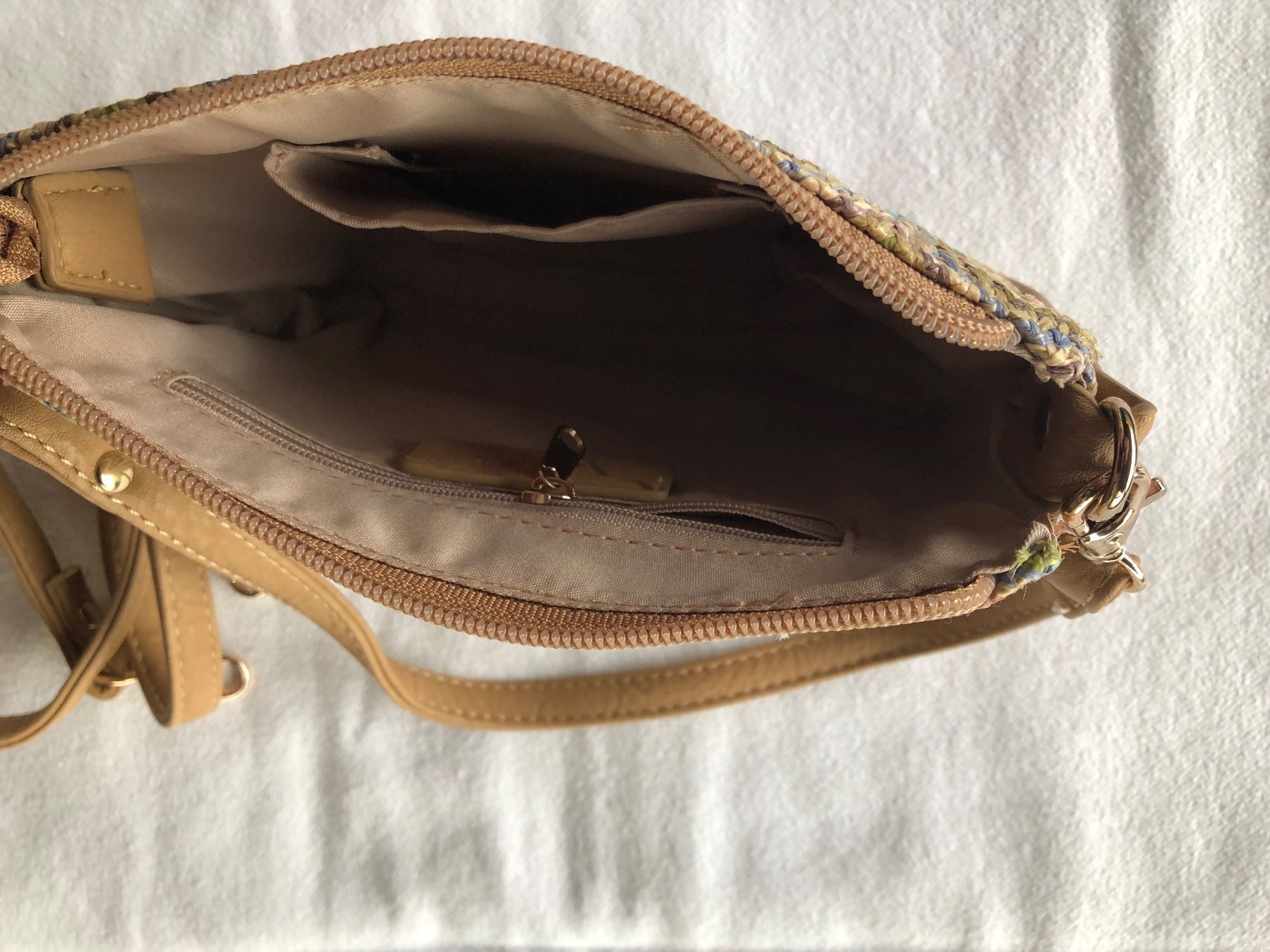 Borse da donna: Umhänge-/Handtassche beige/bunt – Usato da Schübelbach venduto da Dolly990_2 1