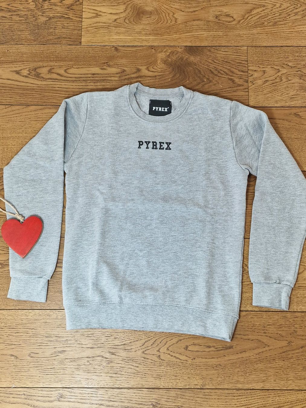 Pyrex Maglioni & Felpe: Pyrex Pullover grau Rundhalsausschnitt Gr S top Zustand – Nuovo (secondo la descrizione) da Meierskappel venduto da HeartWear