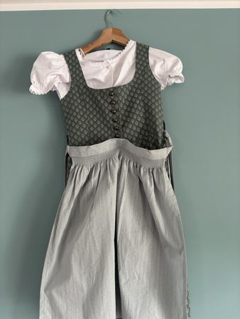 Dirndl Alpenfeeling grün weiss gemustert Gr. 134 neuwertig