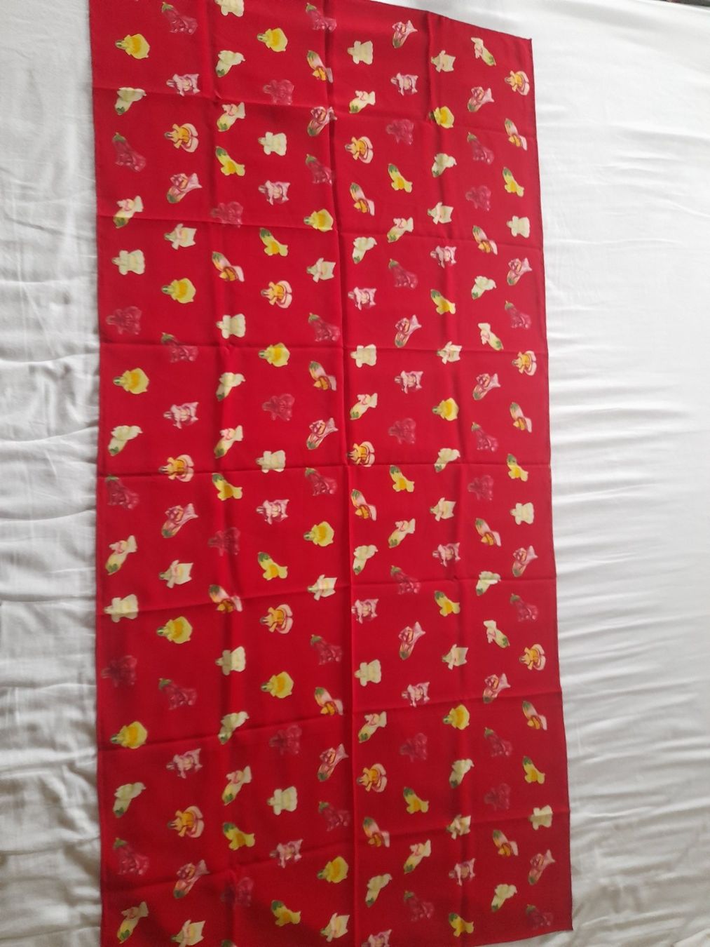 Fabric Frontline Foulard & Sciarpe: FRÖHLICHER SCHAL MIT LÖWENMÄULCHEN VON FABRIC FRONTLINE – Usato da Lenzburg venduto da mayfair02 1