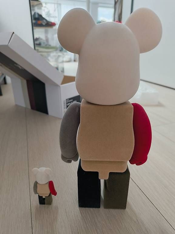 Statuette: Bearbrick x Kith Flocked 100% & 400% Set – Usato da Luzern venduto da Pokepas 4