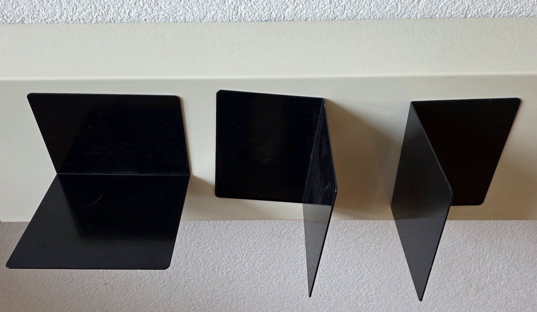 USM Altro in Decorazioni & Accessori: USM Bücherstütze magnetisch – Usato da Bern venduto da aucti0n 2