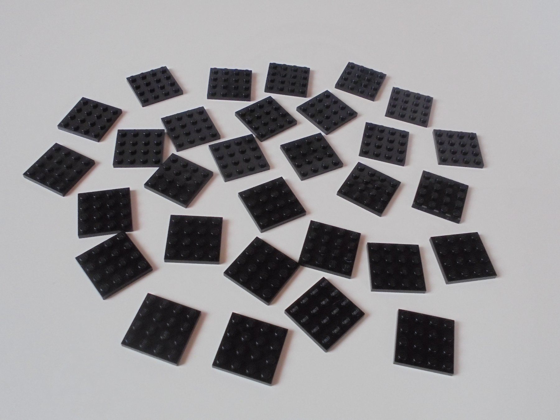 Lego Spielzeuge: LEGO - 30 - SCHWARZE - PLÄTTLI - 4 X 4 – Gebraucht aus Gelterkinden von ajdt4