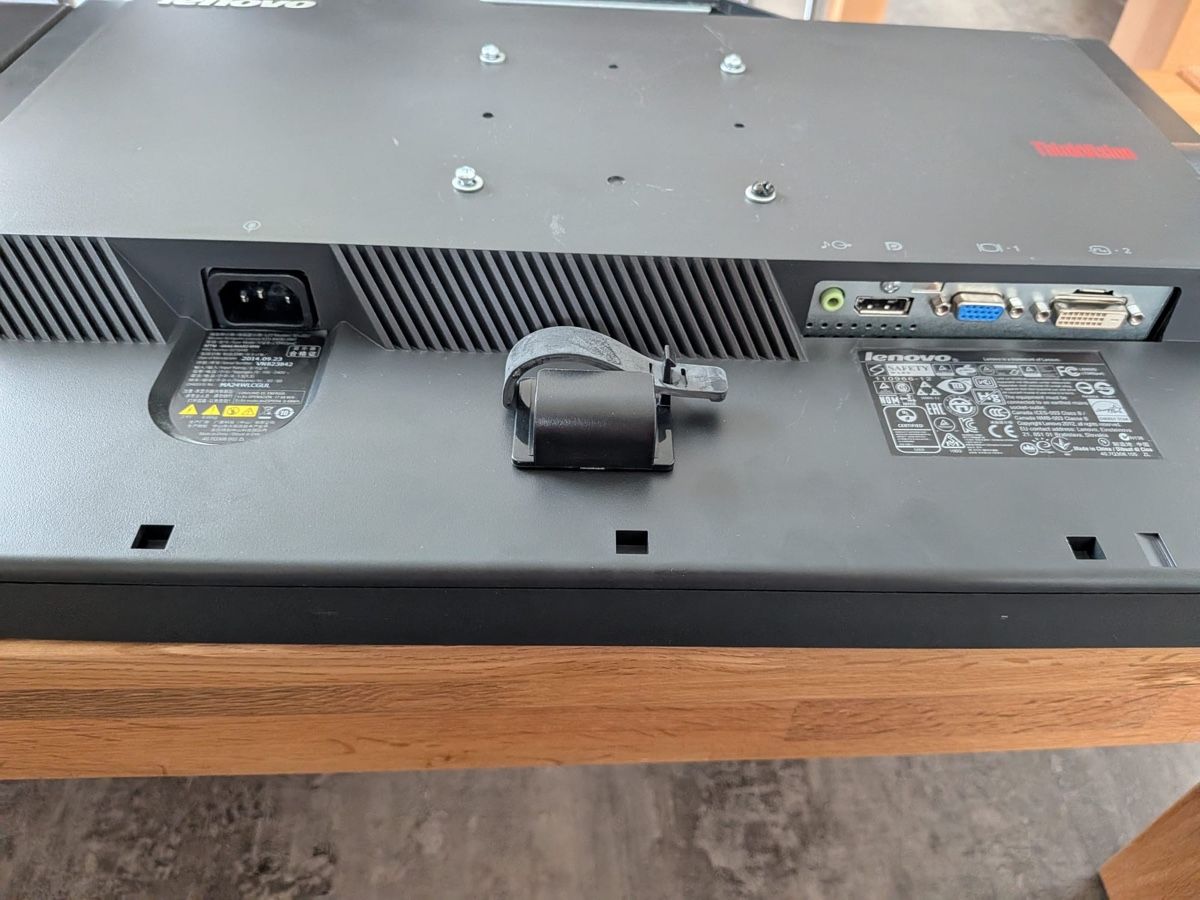 Lenovo Monitor: 24 Zoll Lenovo Computerbildschirme – Usato da Vaduz venduto da alina_hasler 3