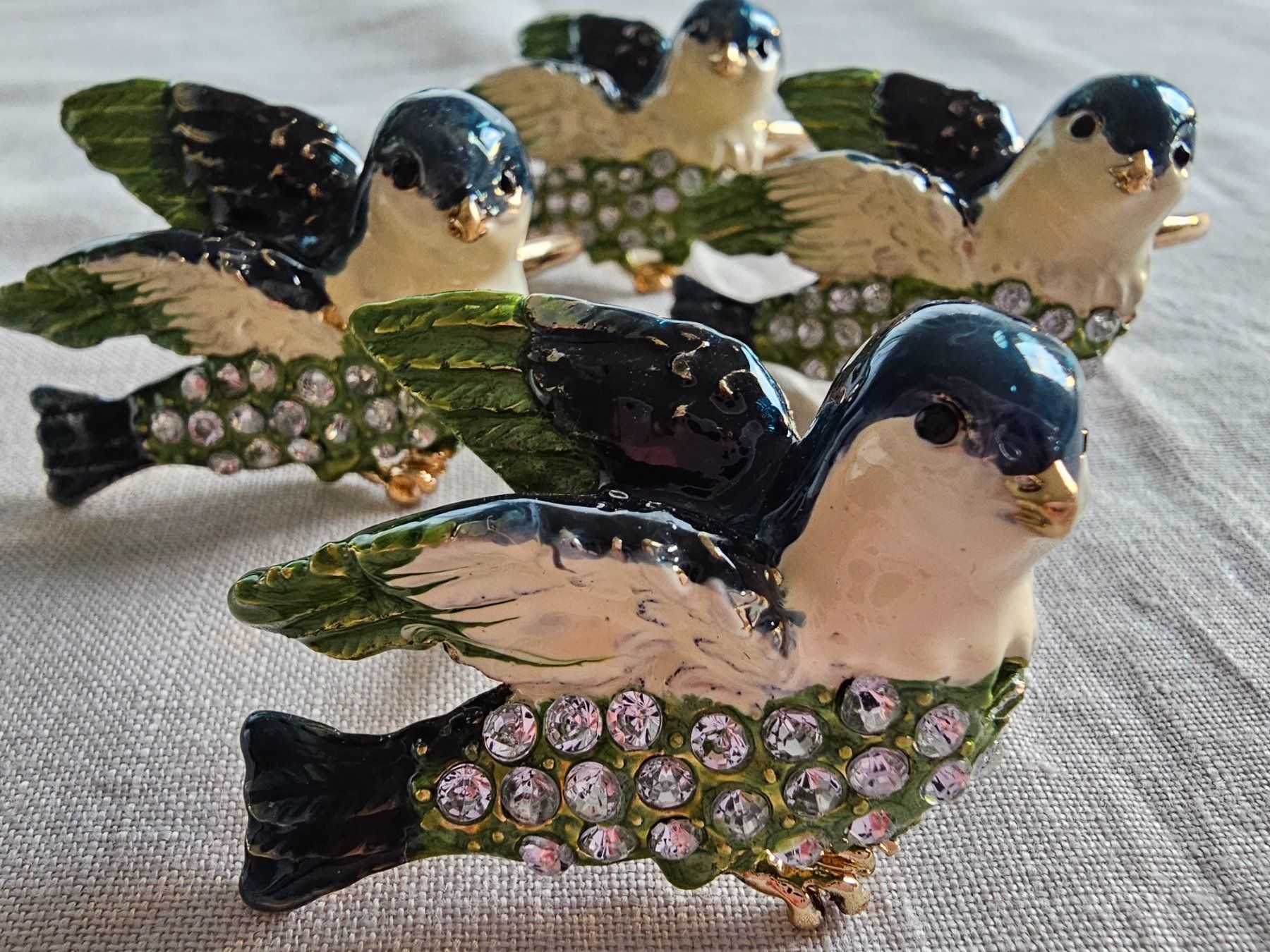Altro in Decorazioni & Accessori: 4- Set Serviettenringe Vogel mit Strasssteinchen – Nuovo e nell'imballaggio originale da Wohlen AG venduto da homecollectivech