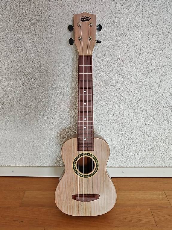 Giocattoli: Ukulele Rockstar Junior – Usato da Holderbank AG venduto da Mr_flamme