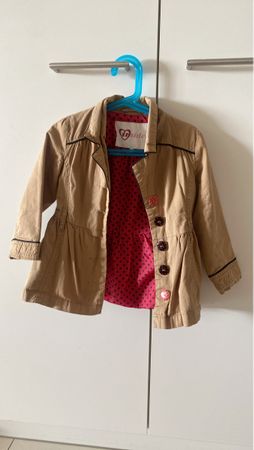 Trenchcoat Grösse 98 beige mit Punktefutter, Top!