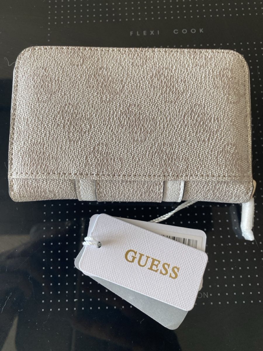 Guess Portemonnaies: GUESS Geldbörse – Neuf avec emballage d'origine à Wolfwil par ISAsShop 1