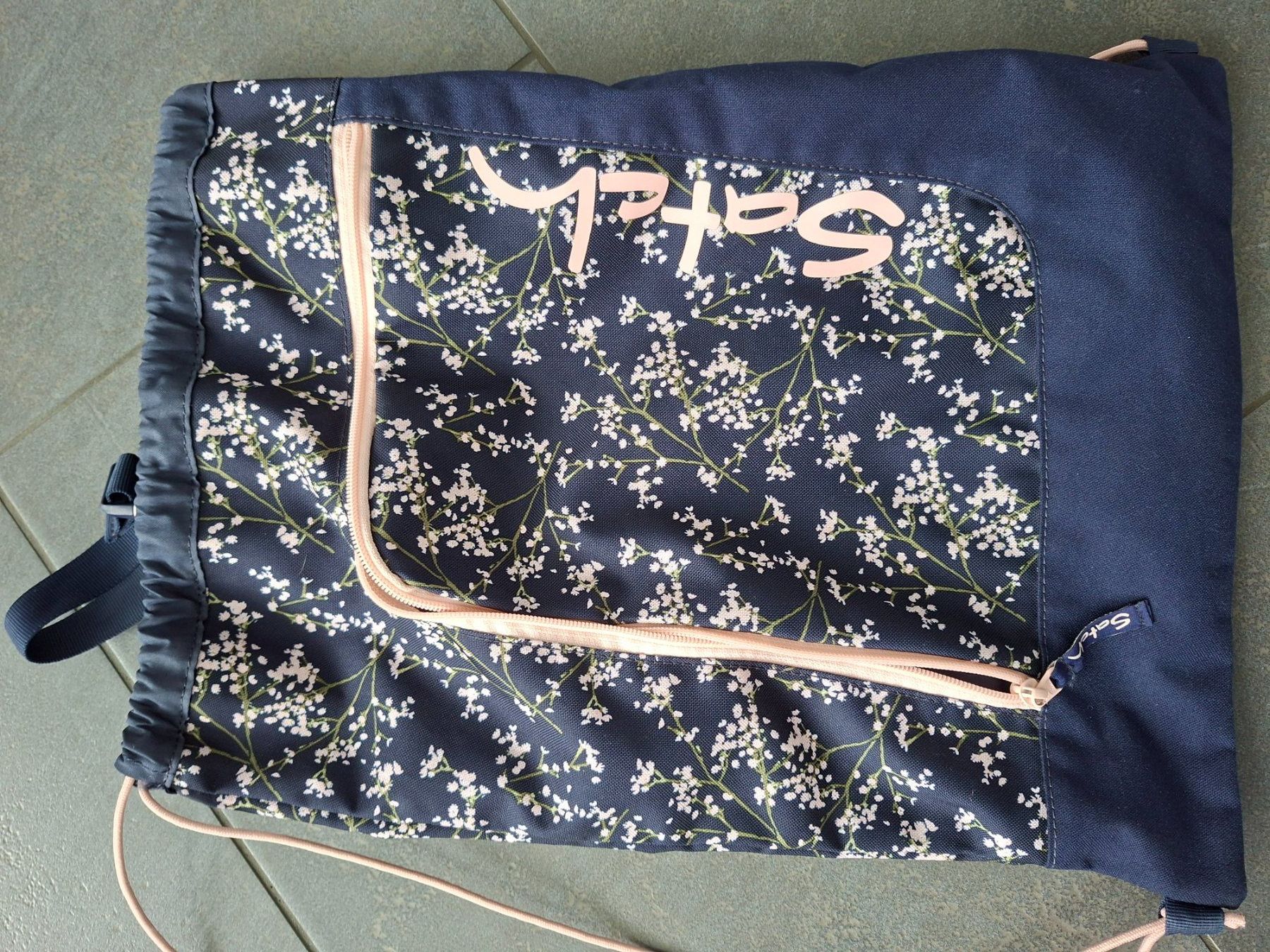 Satch Borse & Zaini: Turnbeutel Satch mit Blumenmuster bloomy breeze/lila – Usato da Balzers venduto da Gecco09