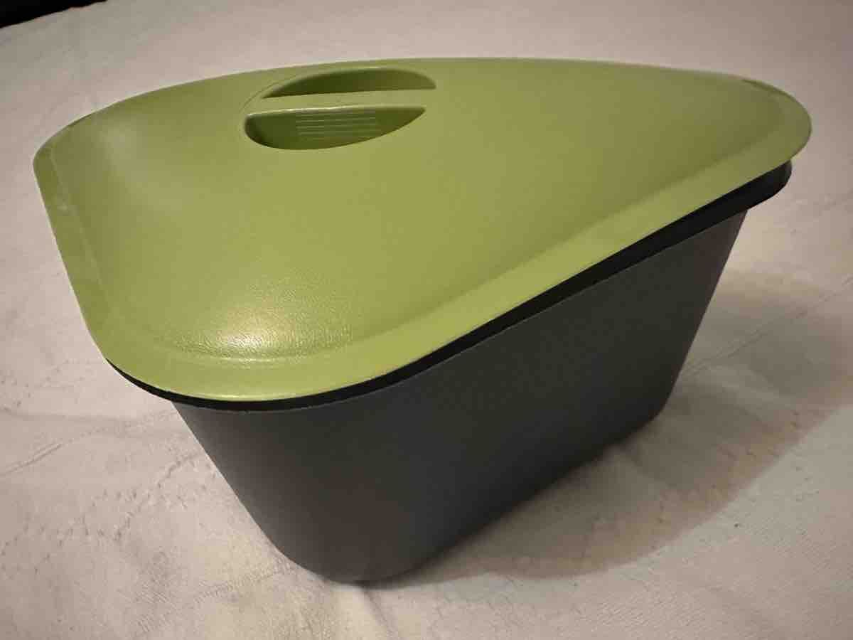 Tupperware Contenitori & Simili: Plastic Bio Waste Container Tupperware Green Grey – Usato da Zürich venduto da car_68nt