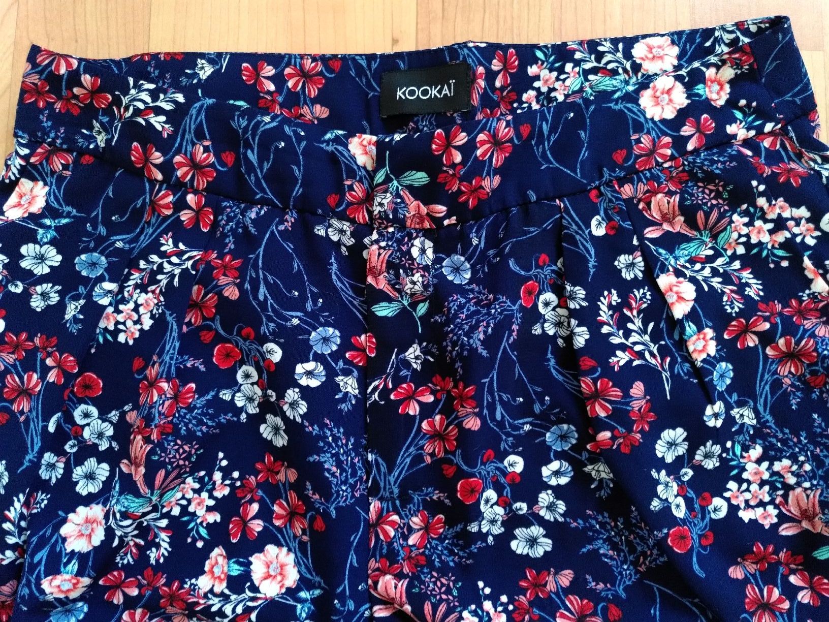 Kookai Pantaloni: Pantalon Kookaï d'été fleuri – Nuovo (secondo la descrizione) da Echallens venduto da Raphia87 1